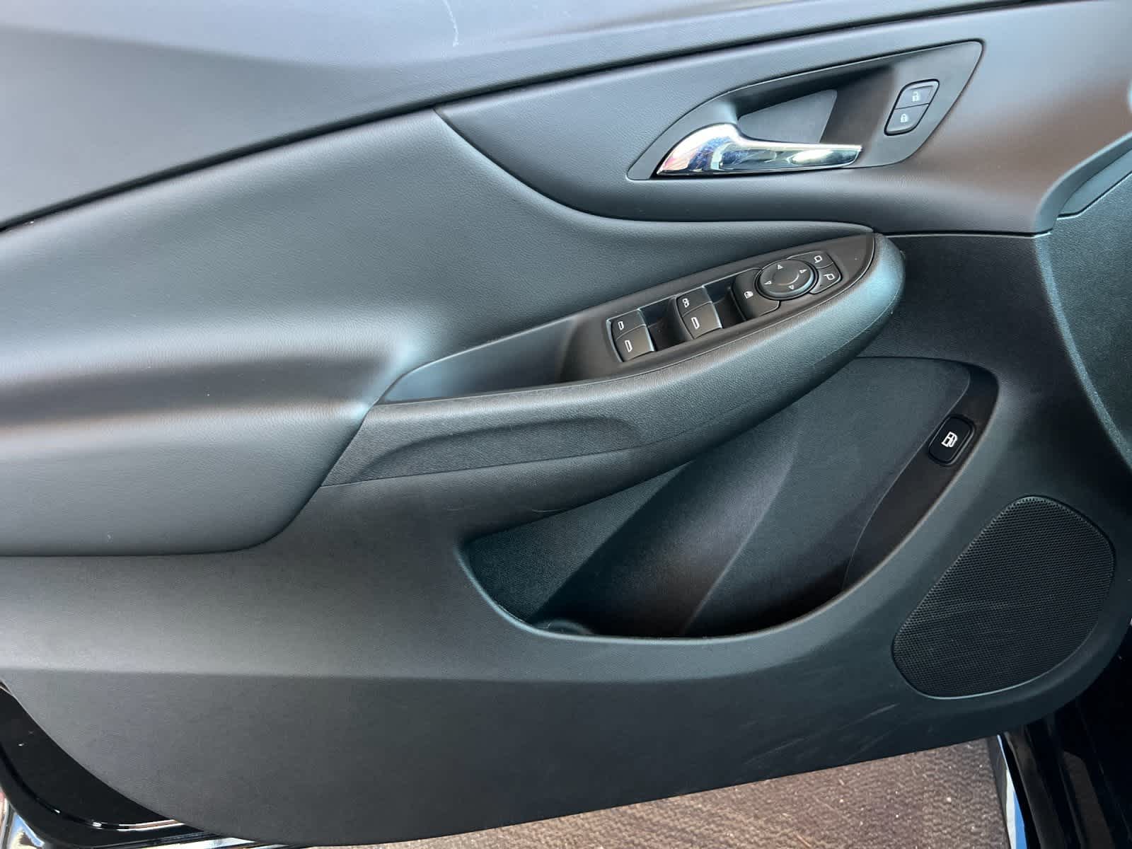 Thumbnail: 2018 Chevrolet Volt - 12