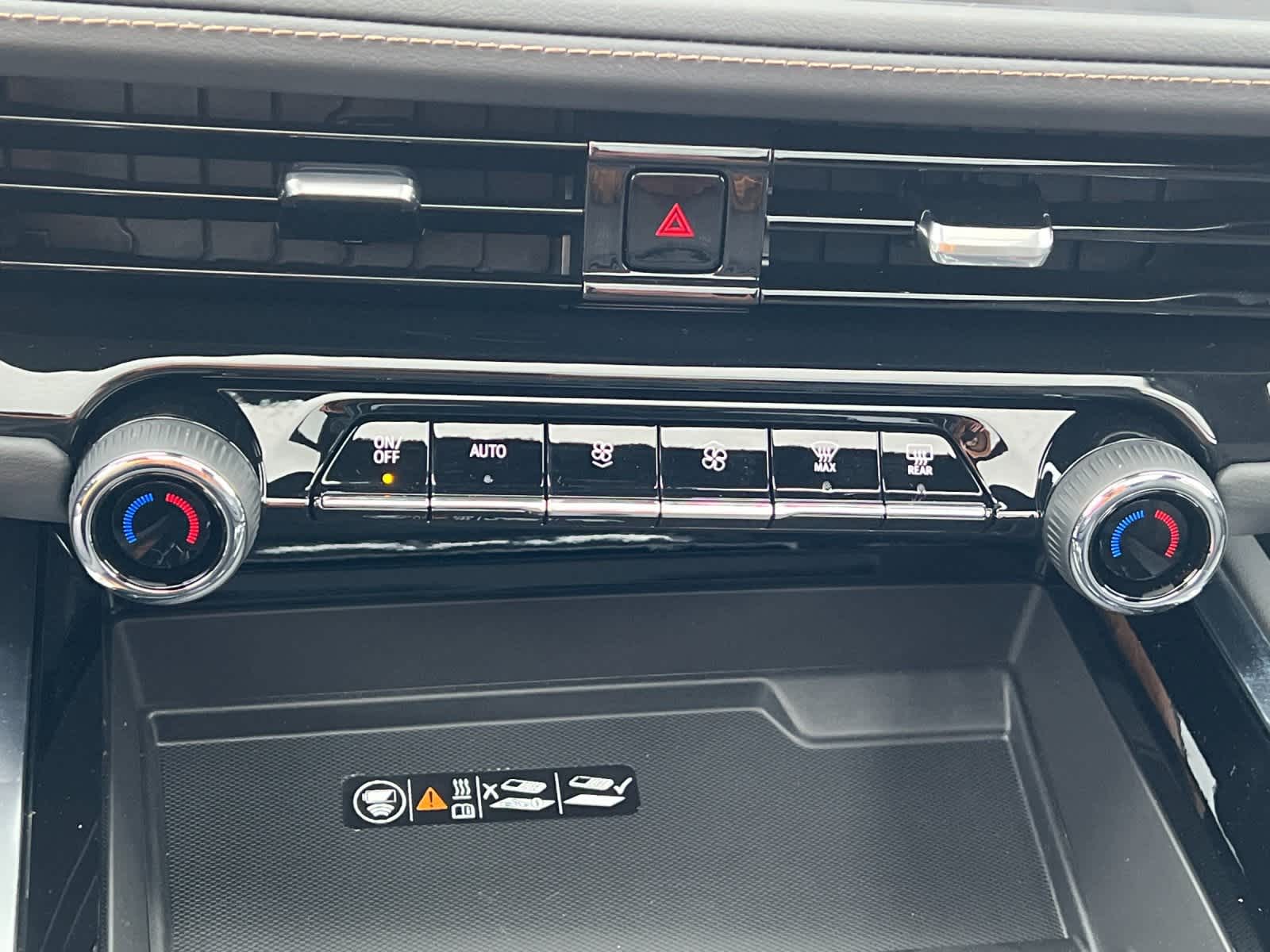 Thumbnail: 2026 Chevrolet Suburban - 21