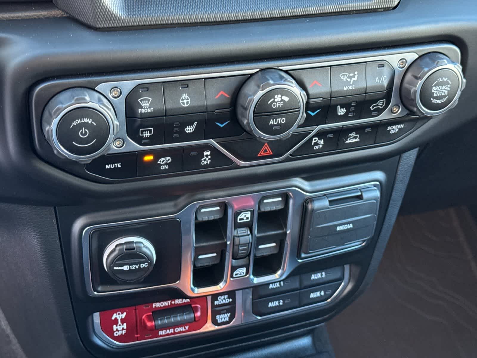 Thumbnail: 2023 Jeep Wrangler - 21