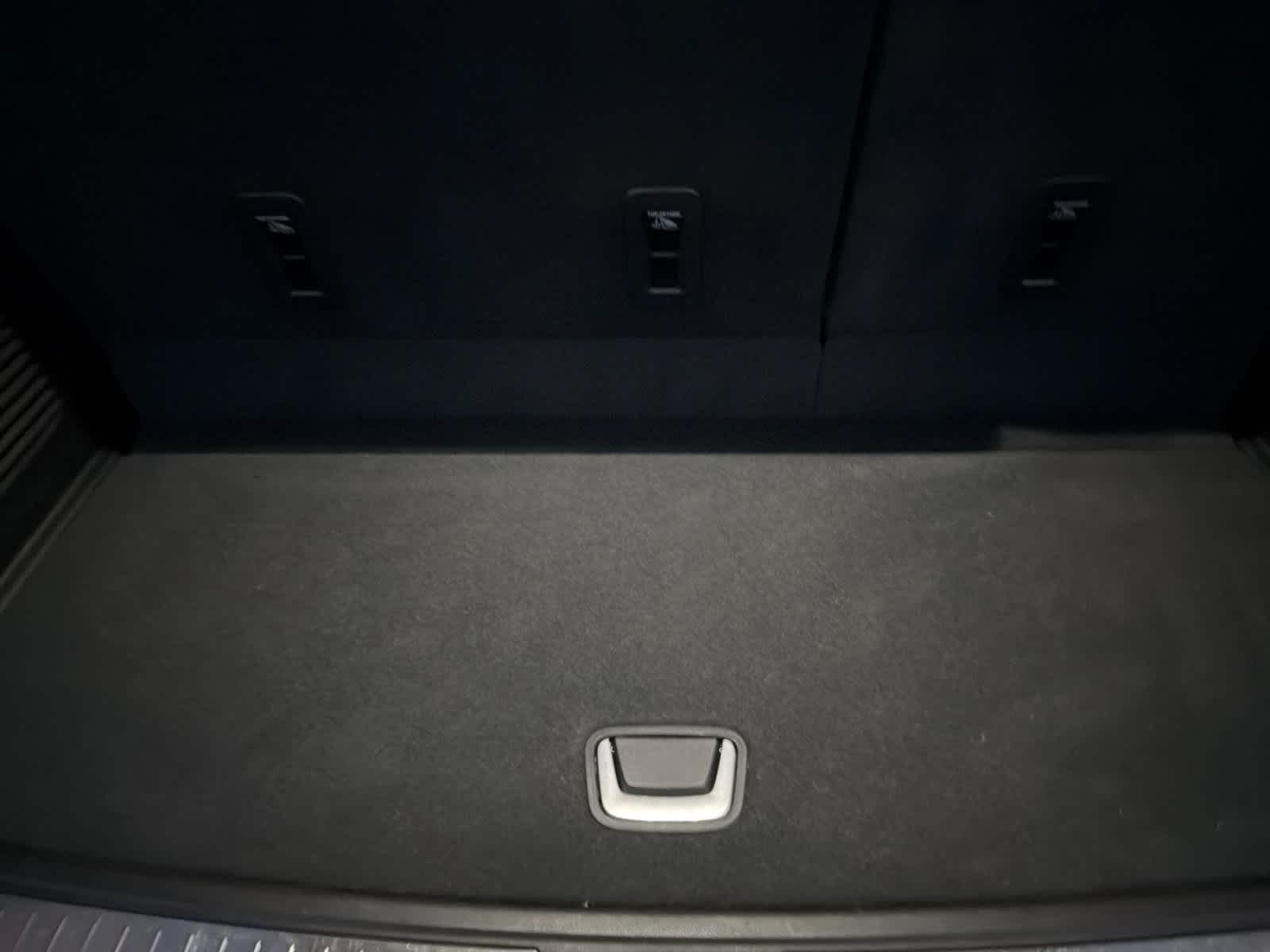 Thumbnail: 2023 Chevrolet Tahoe - 17