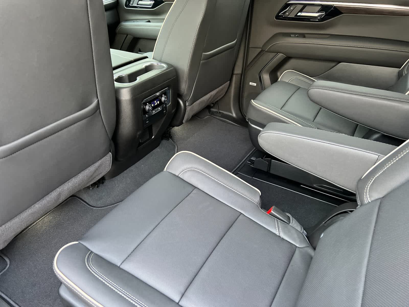 Thumbnail: 2026 Chevrolet Suburban - 4