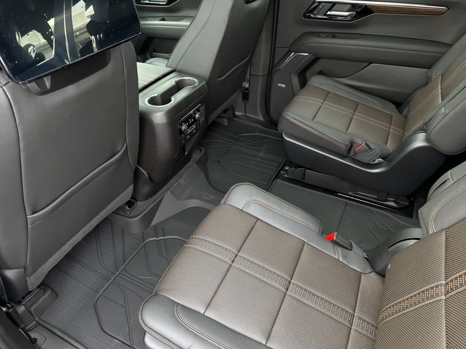 Thumbnail: 2026 Chevrolet Suburban - 4