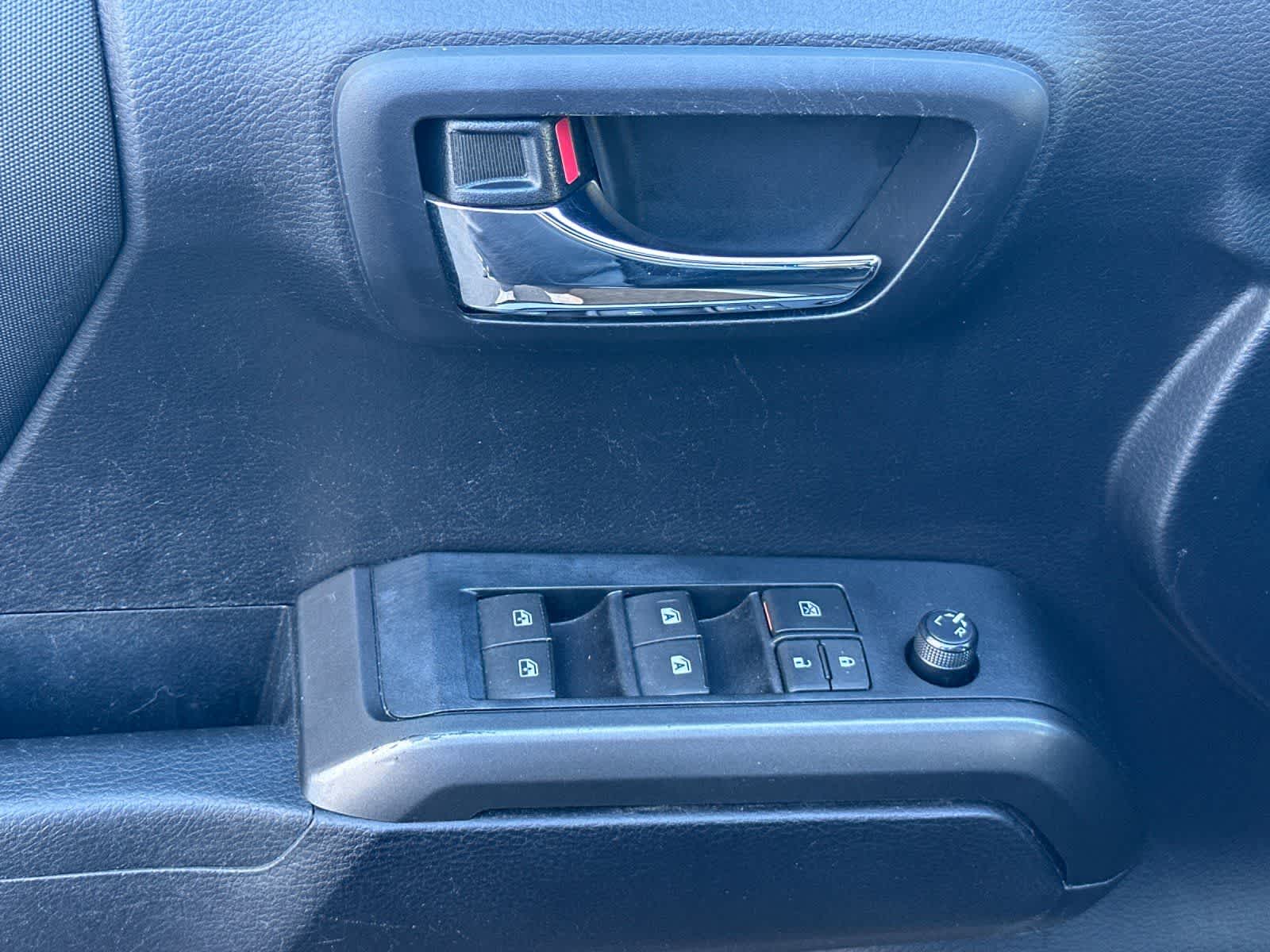 Thumbnail: 2021 Toyota Tacoma - 13