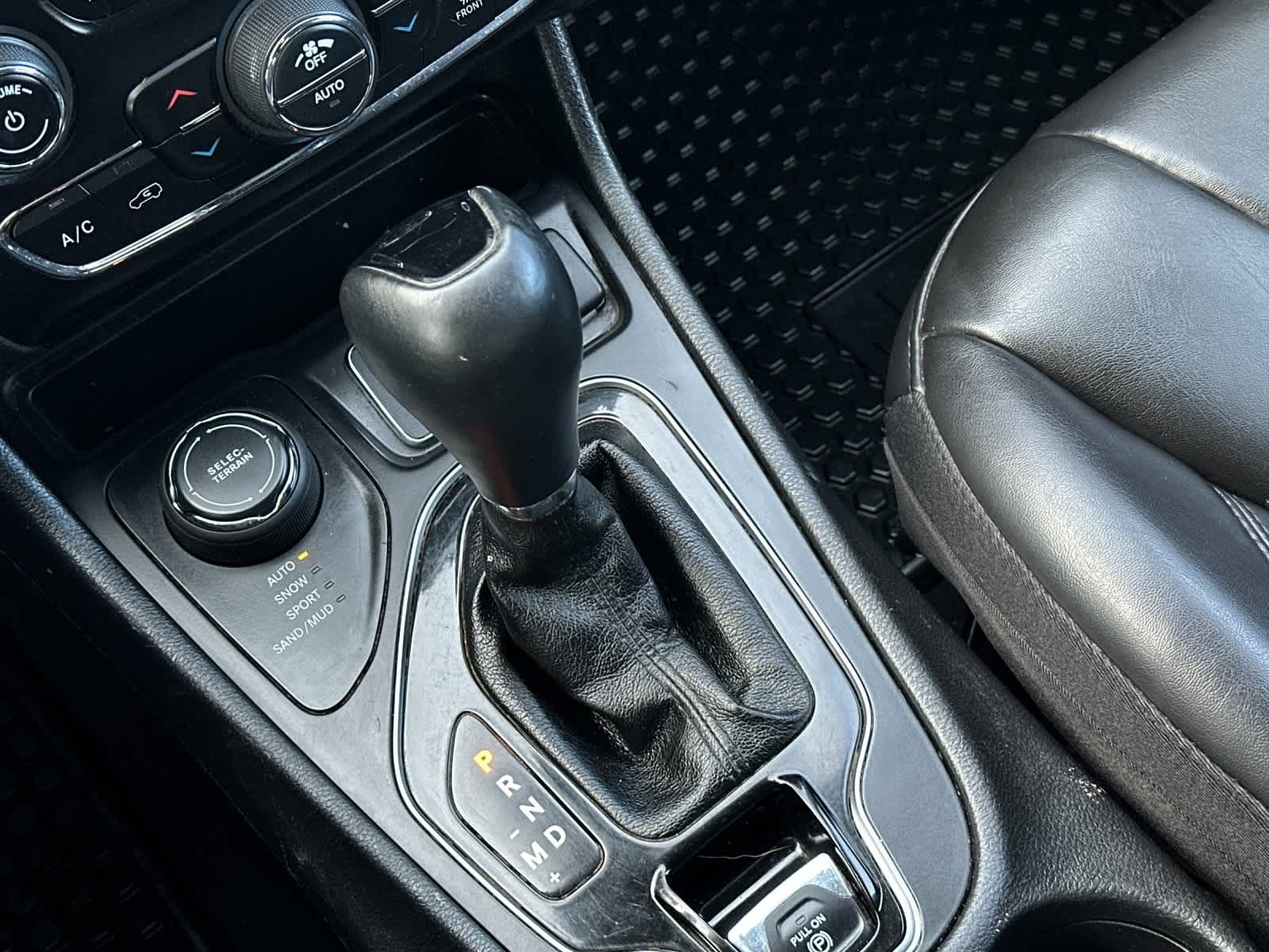 Thumbnail: 2020 Jeep Cherokee - 22