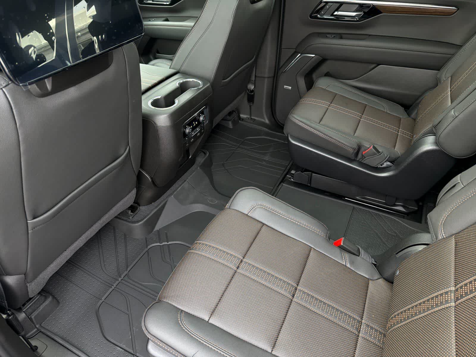 Thumbnail: 2026 Chevrolet Suburban - 4