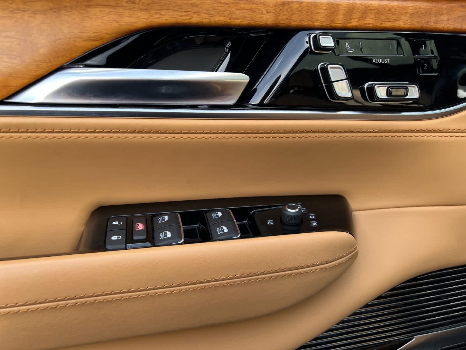 Thumbnail: 2022 Jeep Grand Wagoneer - 12