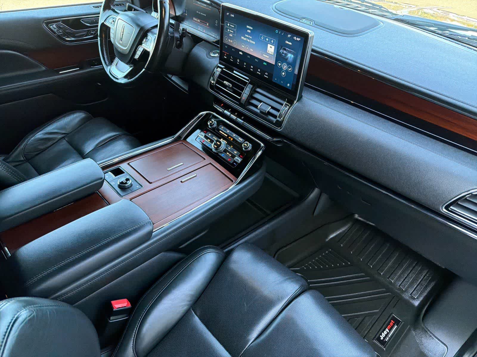 Thumbnail: 2022 Lincoln Navigator - 18