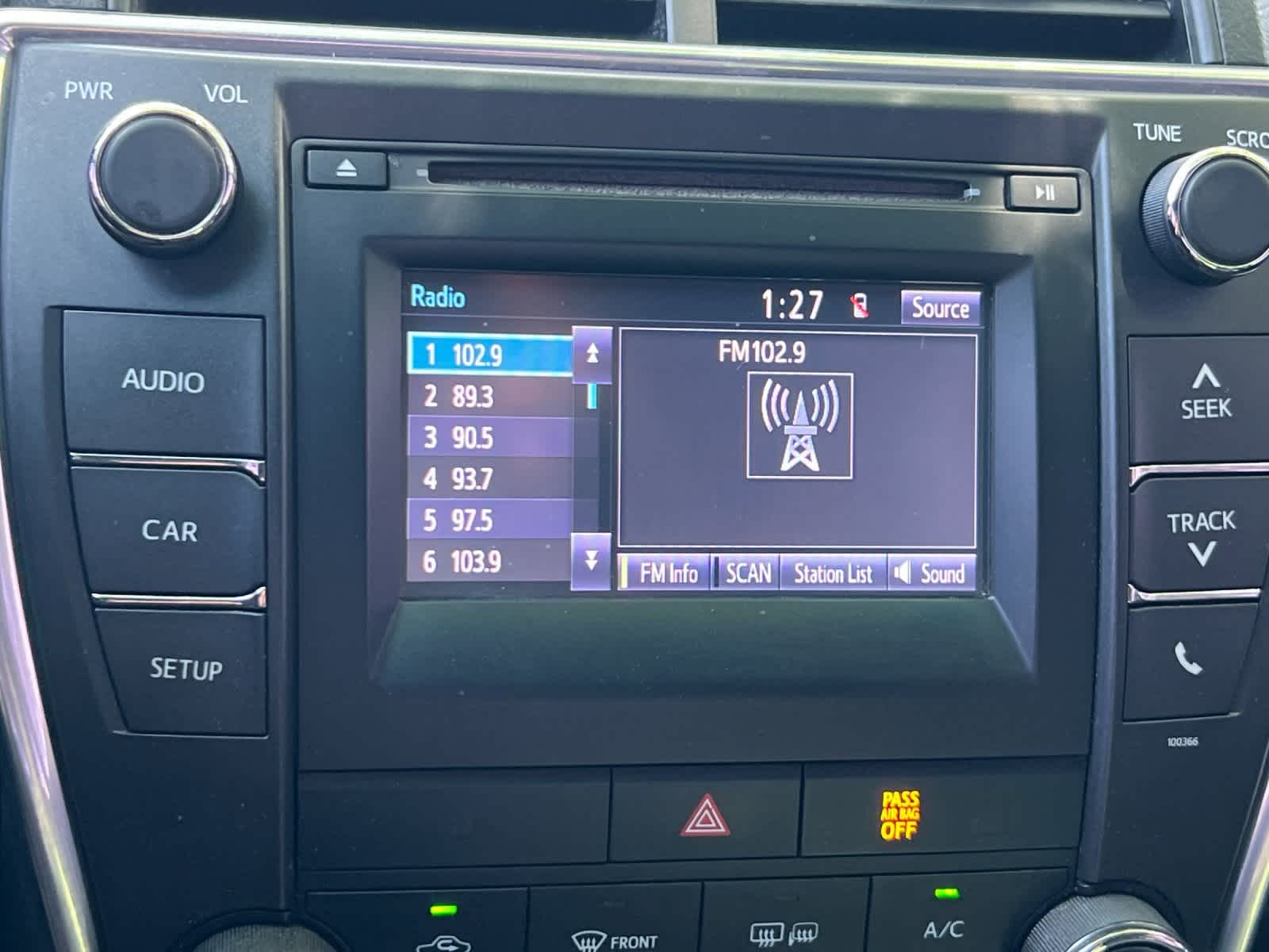 Thumbnail: 2015 Toyota Camry - 17