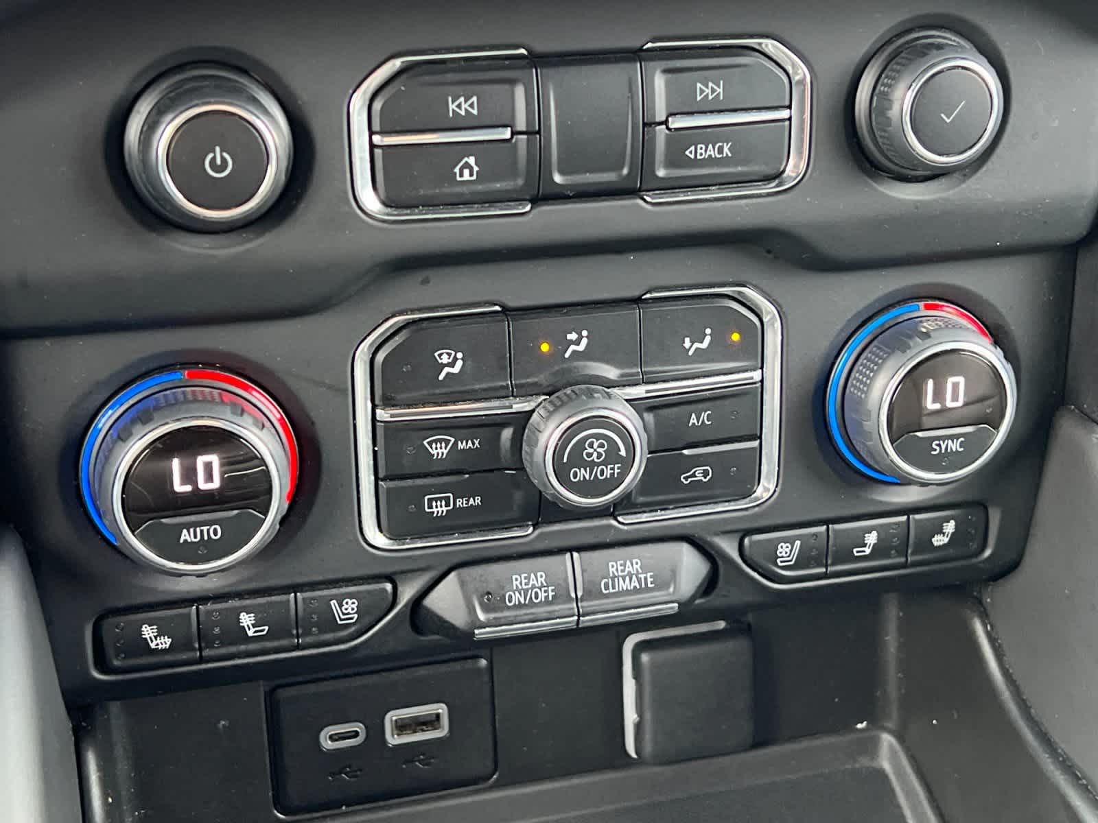 Thumbnail: 2023 Chevrolet Suburban - 21