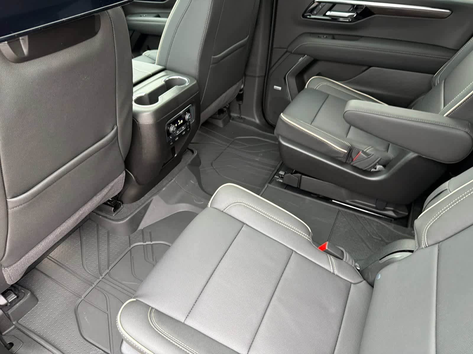 Thumbnail: 2026 Chevrolet Suburban - 4