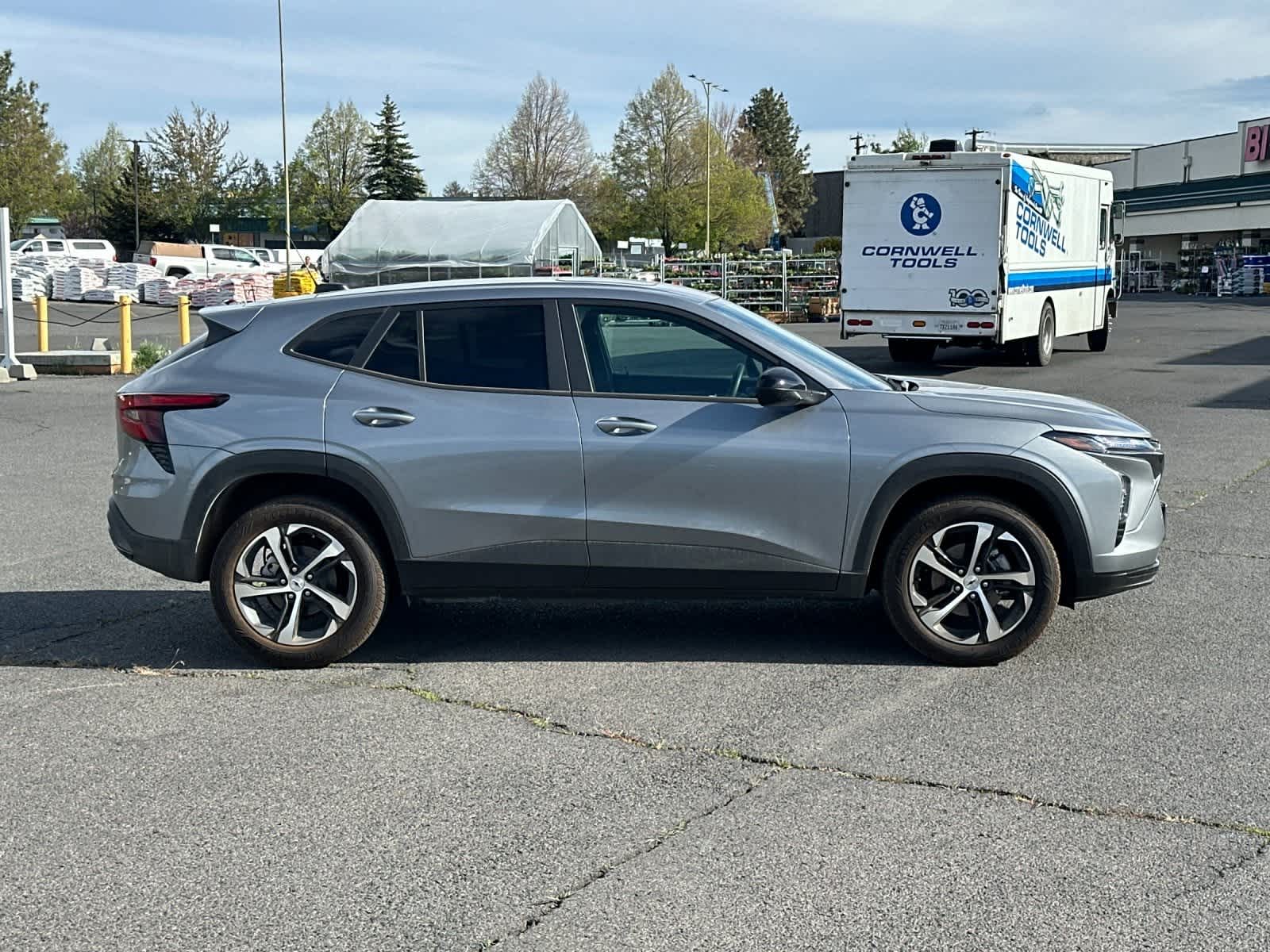 2025 Chevrolet Trax RS 8