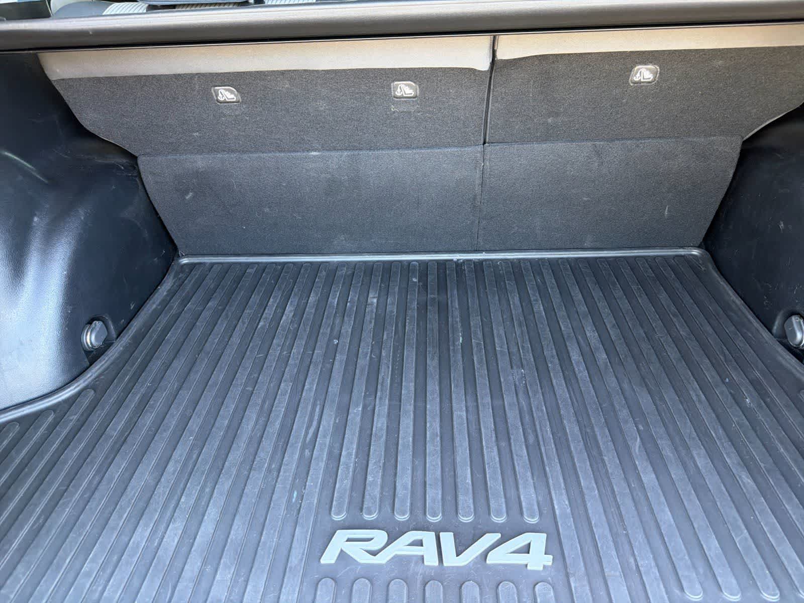 Thumbnail: 2015 Toyota RAV4 - 14