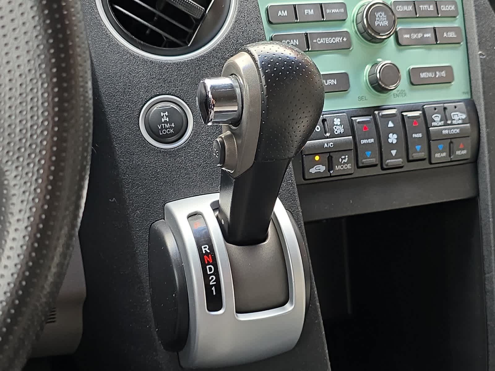 Thumbnail: 2010 Honda Pilot - 19