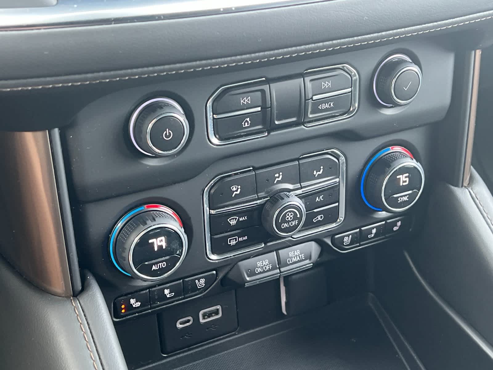 Thumbnail: 2023 Chevrolet Suburban - 21