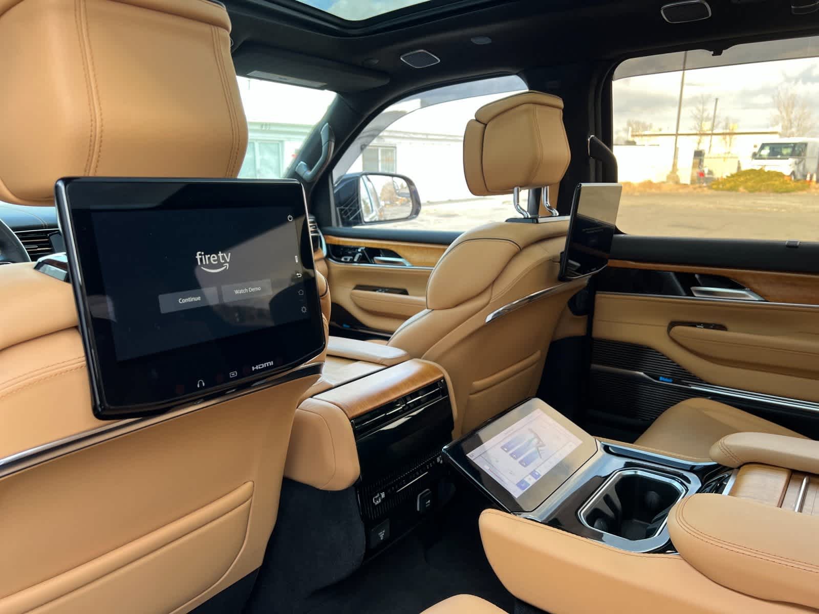 Thumbnail: 2022 Jeep Grand Wagoneer - 16