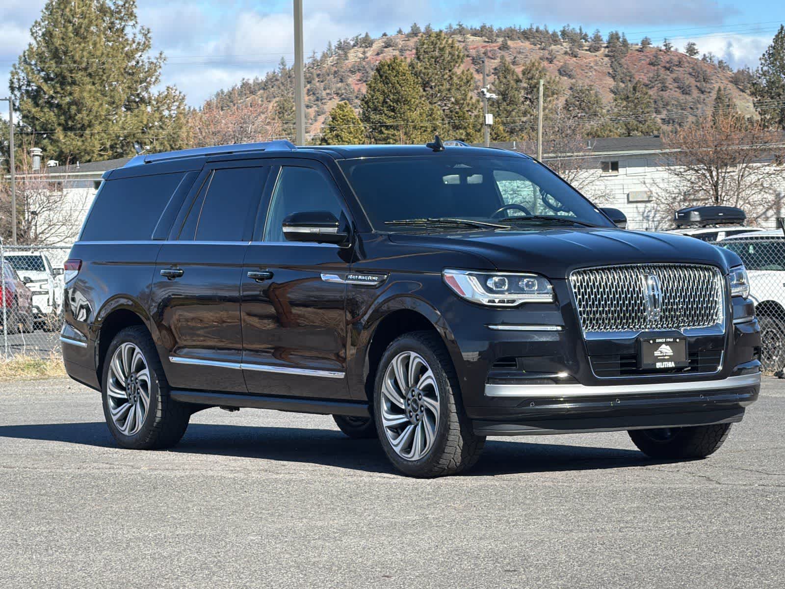Thumbnail: 2022 Lincoln Navigator - 10