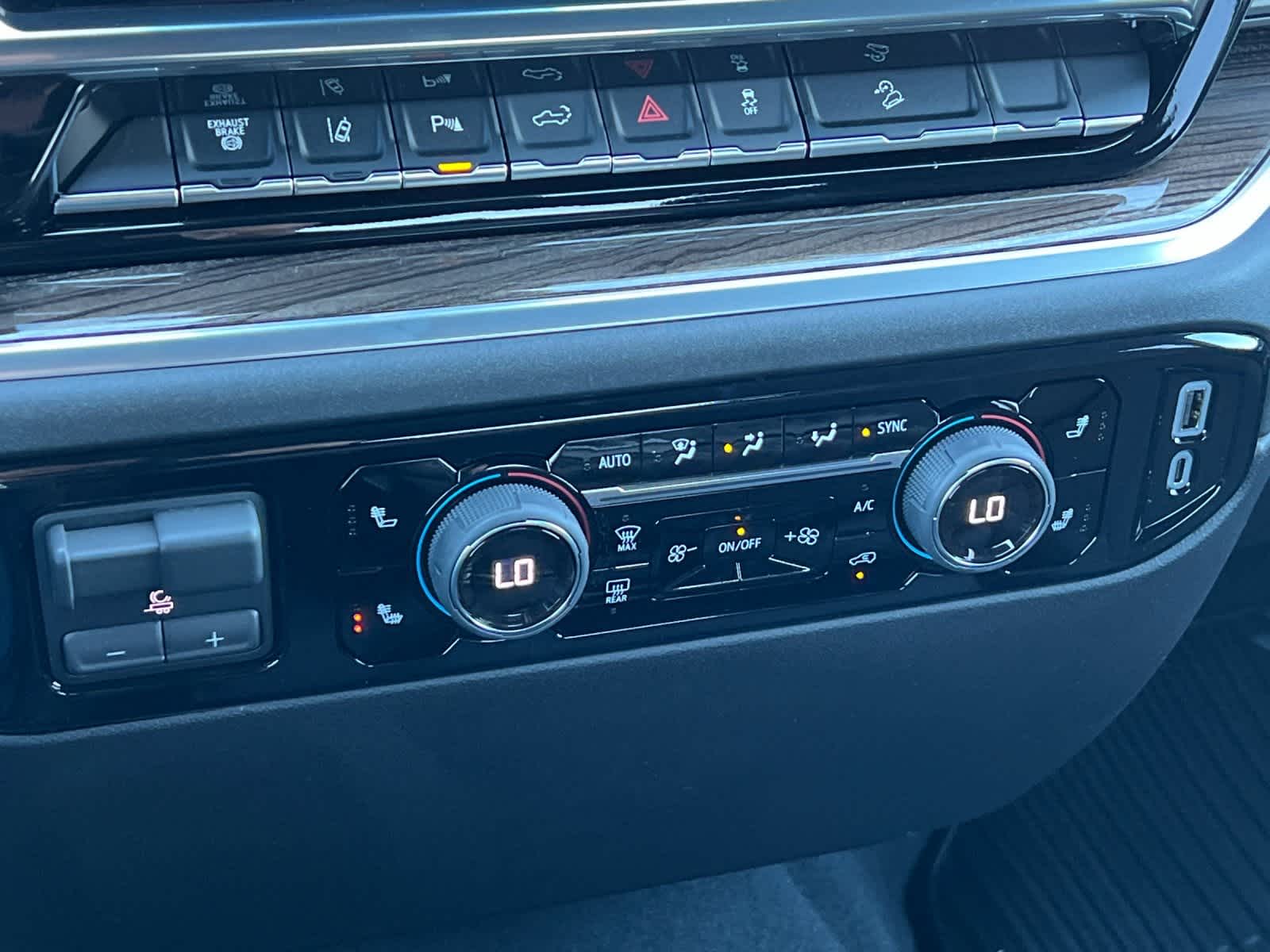 Thumbnail: 2026 Chevrolet Silverado 3500 - 20