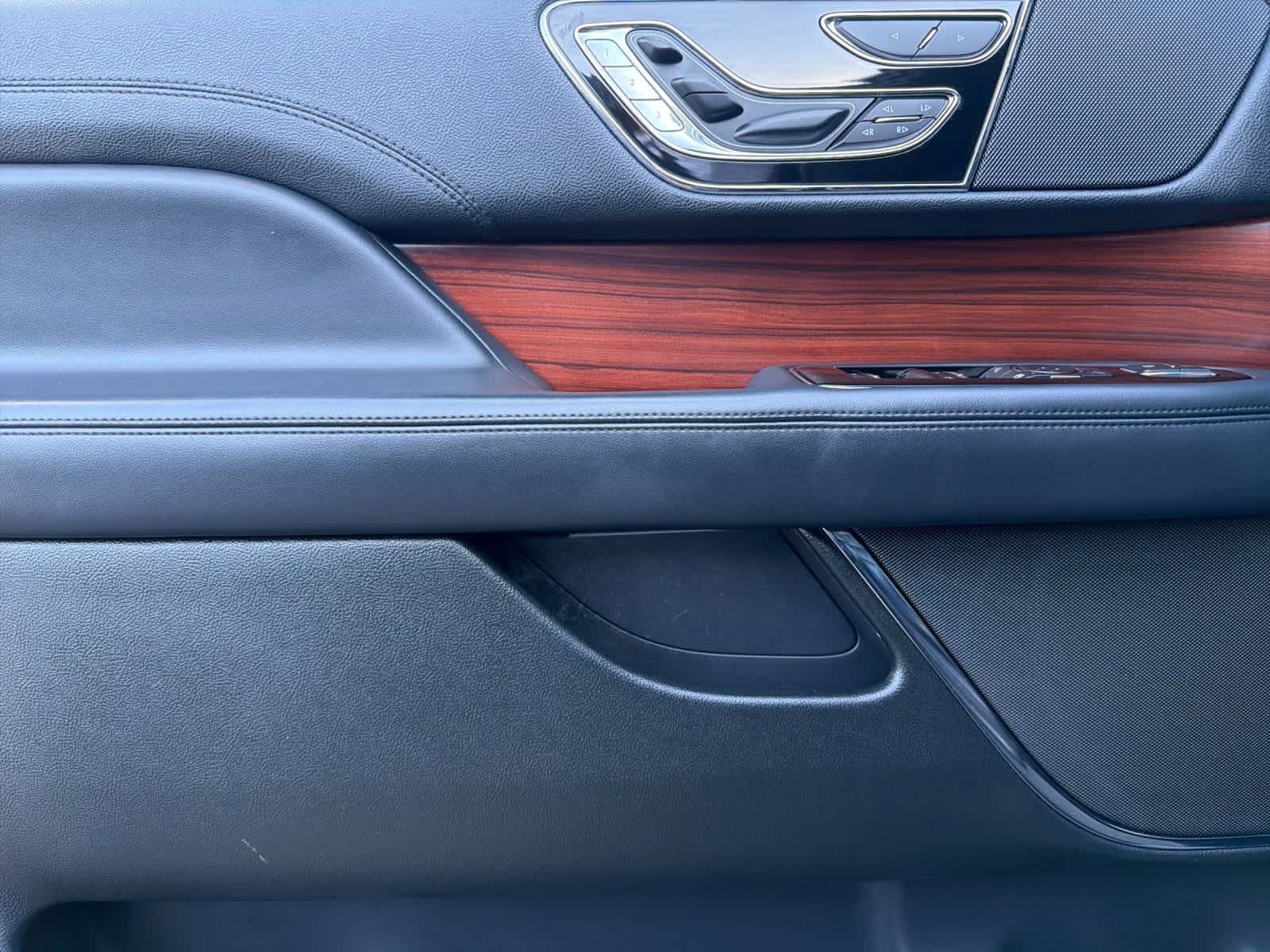 Thumbnail: 2022 Lincoln Navigator - 13