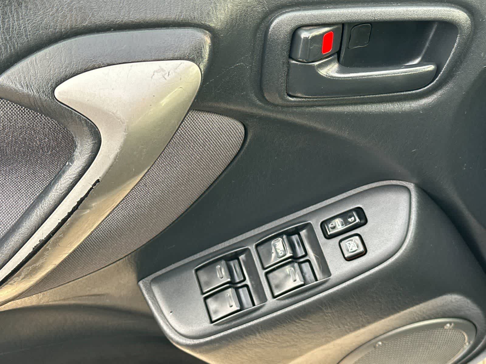 Thumbnail: 2005 Toyota RAV4 - 13