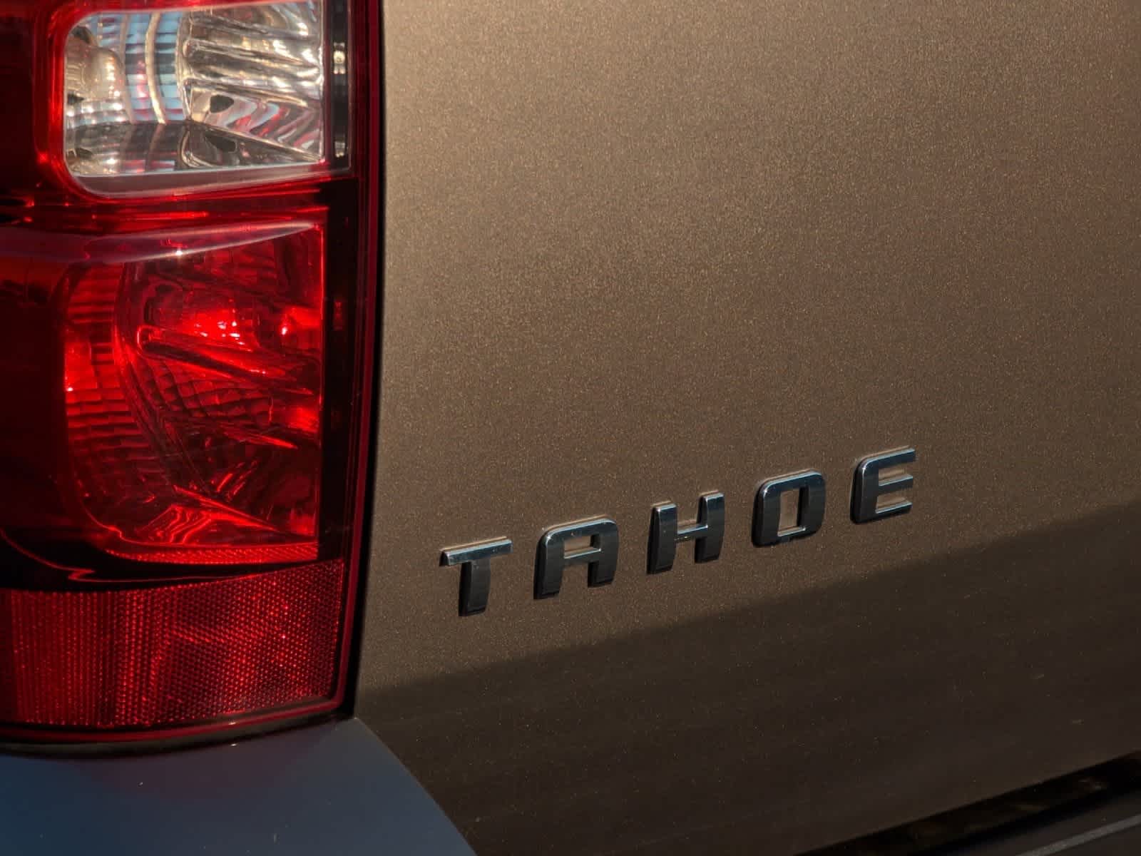 Thumbnail: 2011 Chevrolet Tahoe - 28