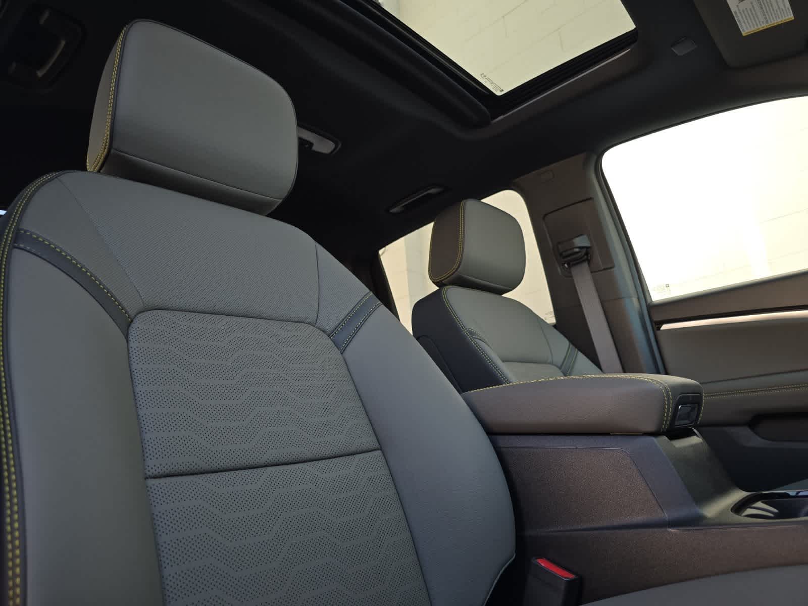 Thumbnail: 2026 Chevrolet Colorado - 16