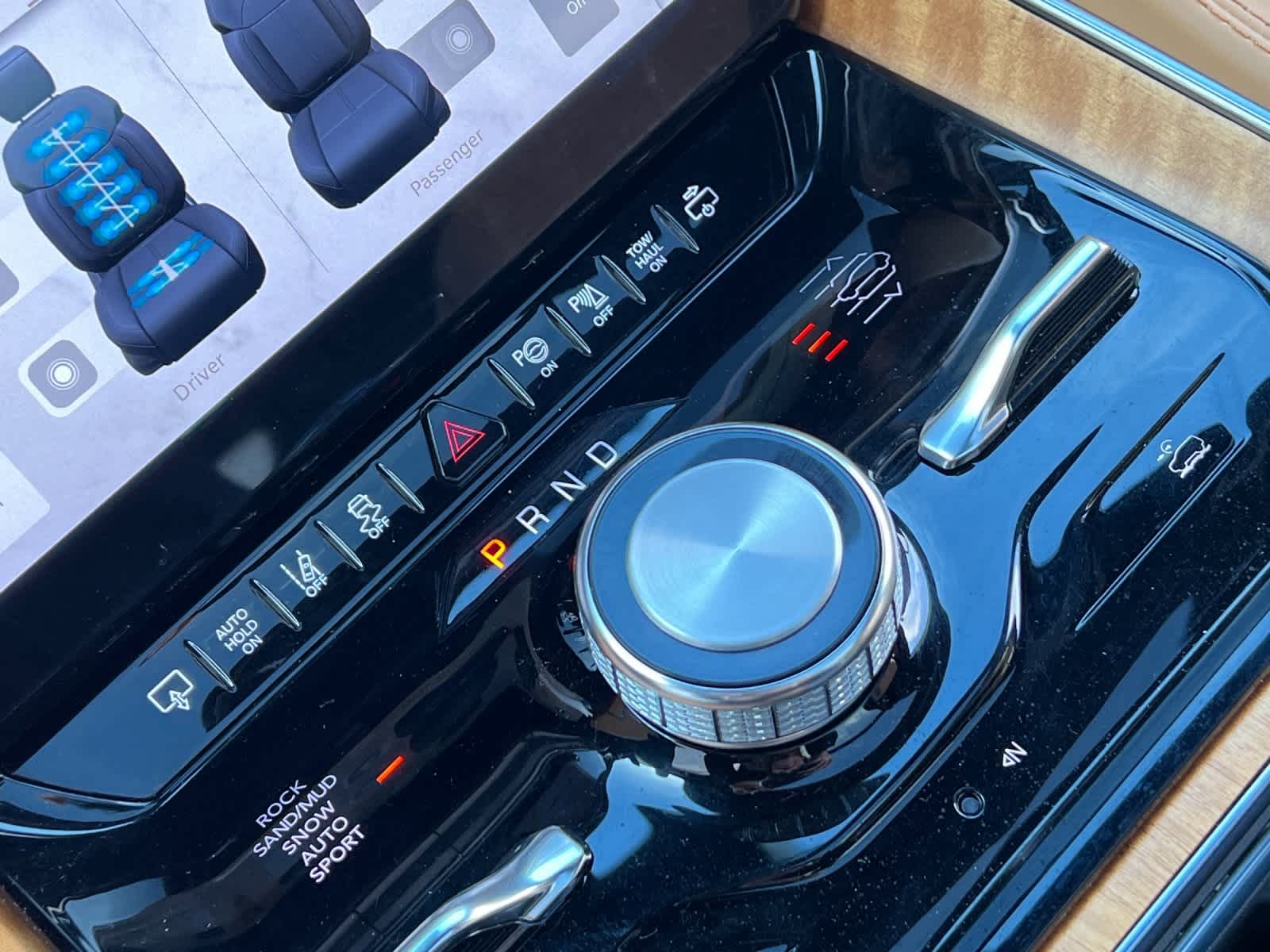 Thumbnail: 2022 Jeep Grand Wagoneer - 24