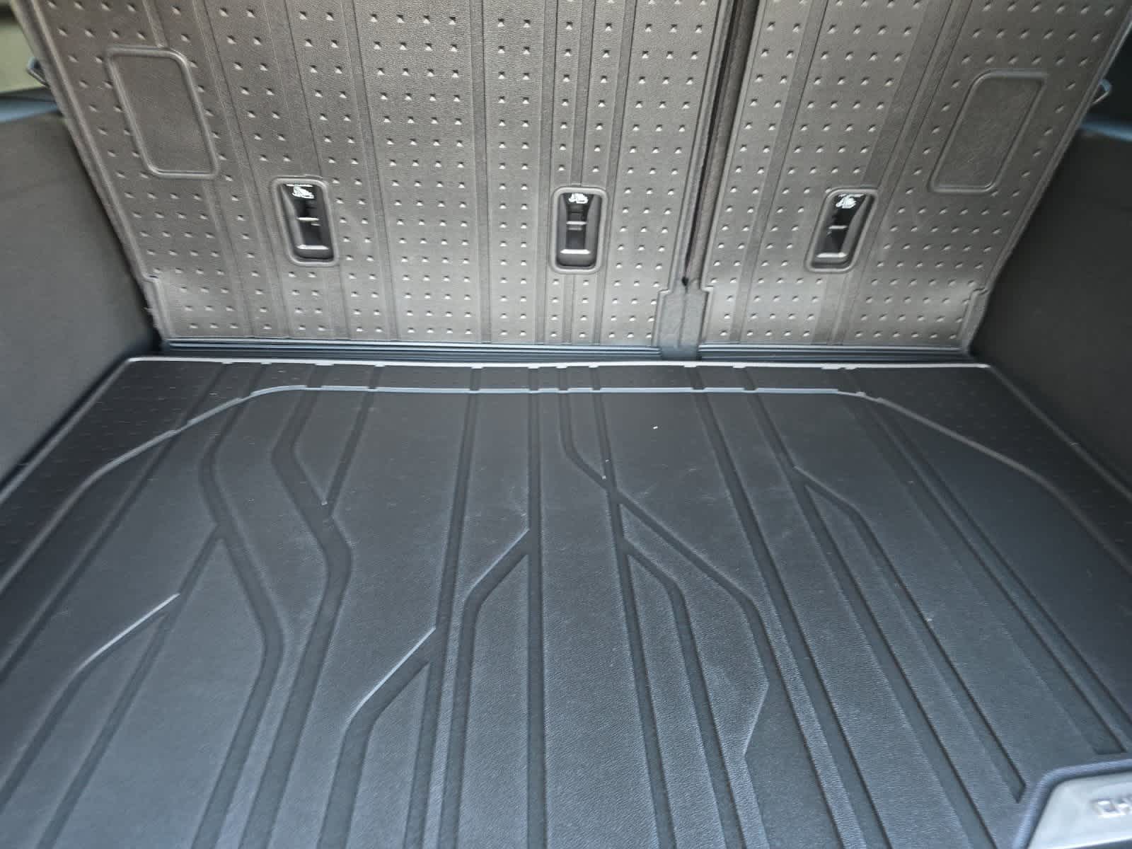 Thumbnail: 2026 Chevrolet Suburban - 17