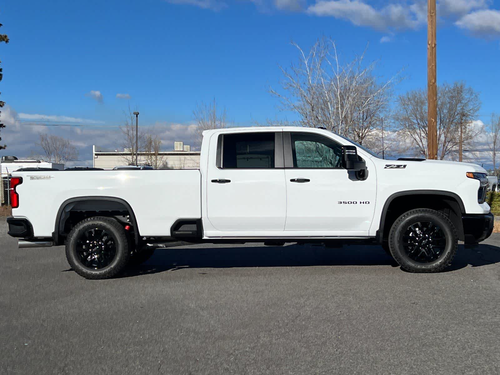 Thumbnail: 2026 Chevrolet Silverado 3500 - 8