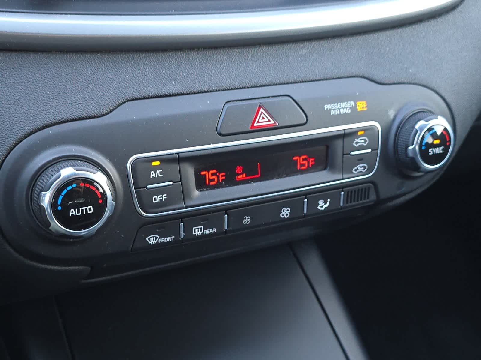 Thumbnail: 2019 Kia Sorento - 21