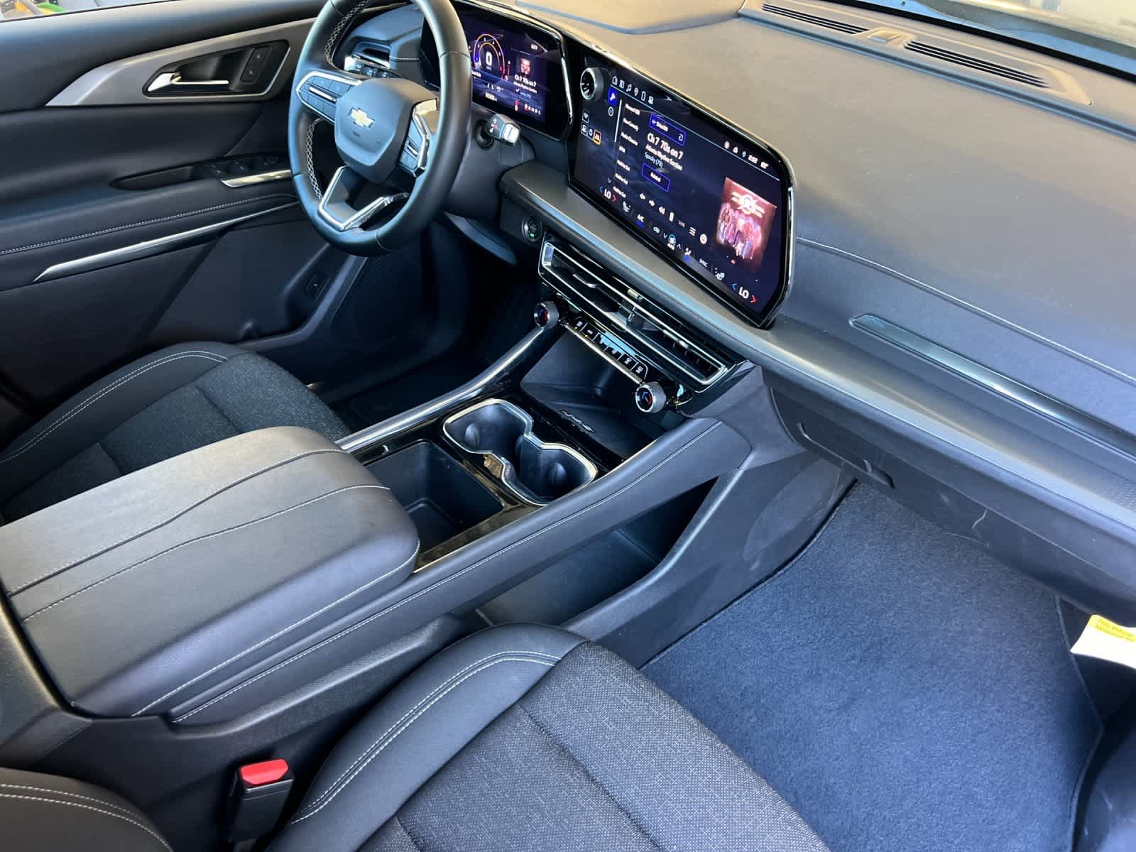 Thumbnail: 2025 Chevrolet Traverse - 17