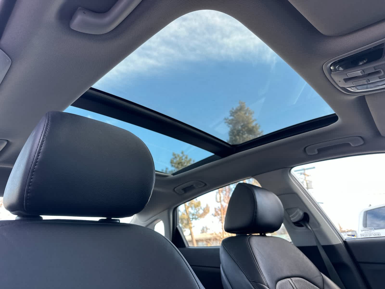 Thumbnail: 2016 Kia Optima - 16