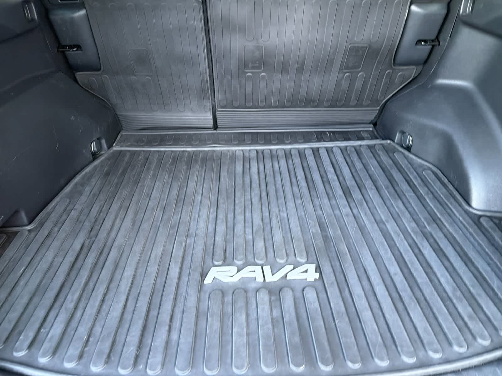 Thumbnail: 2022 Toyota RAV4 - 15