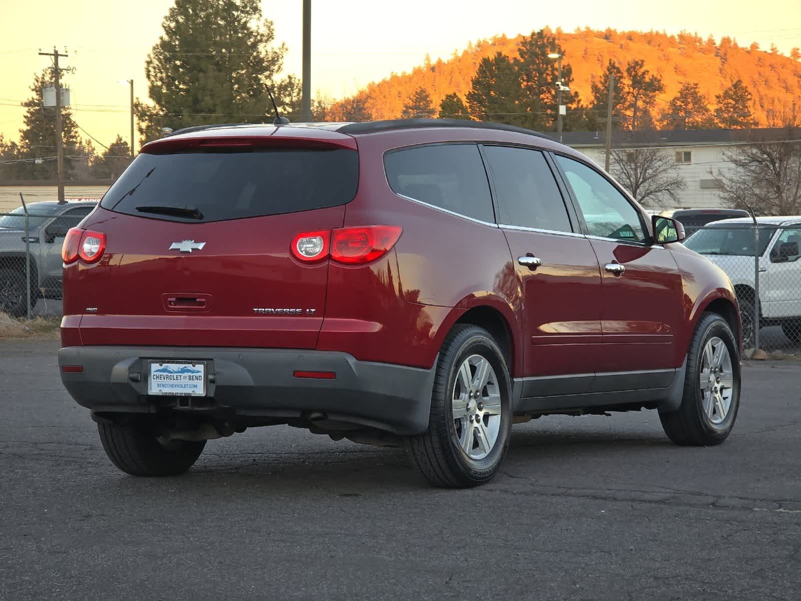 Thumbnail: 2010 Chevrolet Traverse - 2