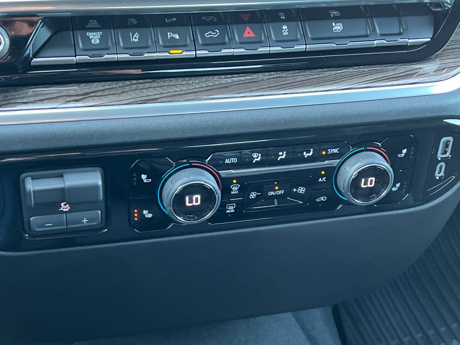 Thumbnail: 2026 Chevrolet Silverado 3500 - 20