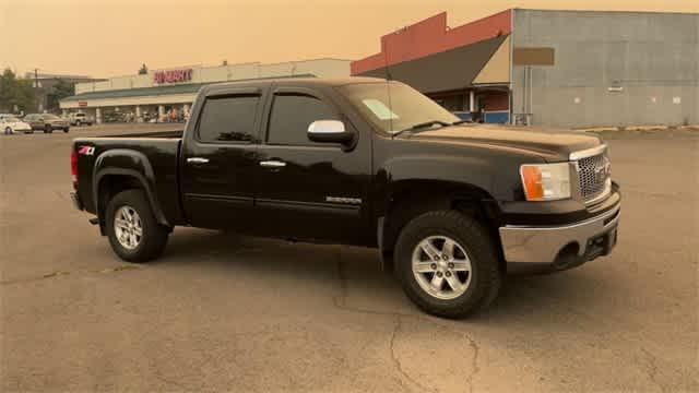 2011 GMC Sierra 1500 SLE 2