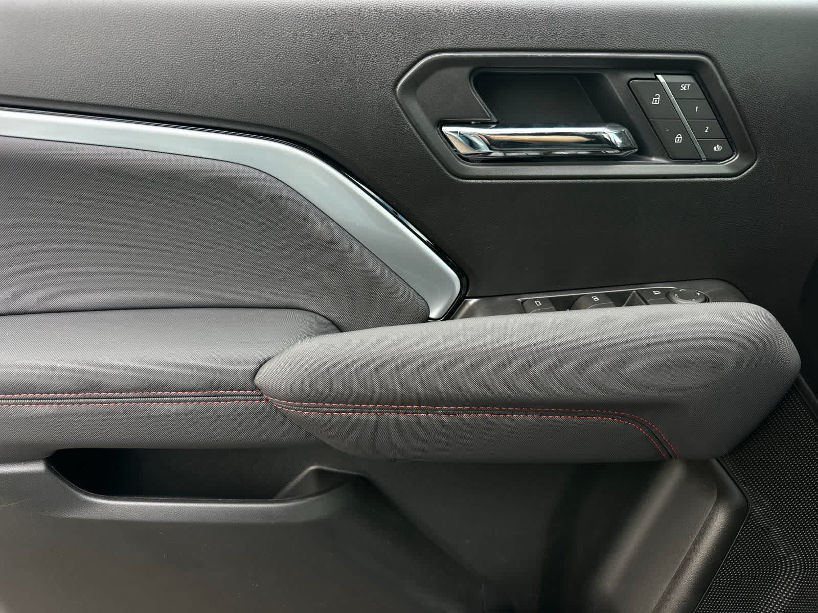 Thumbnail: 2026 Chevrolet Colorado - 12