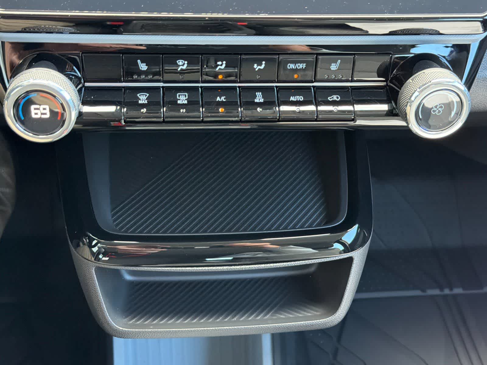 Thumbnail: 2027 Chevrolet Bolt EV - 21
