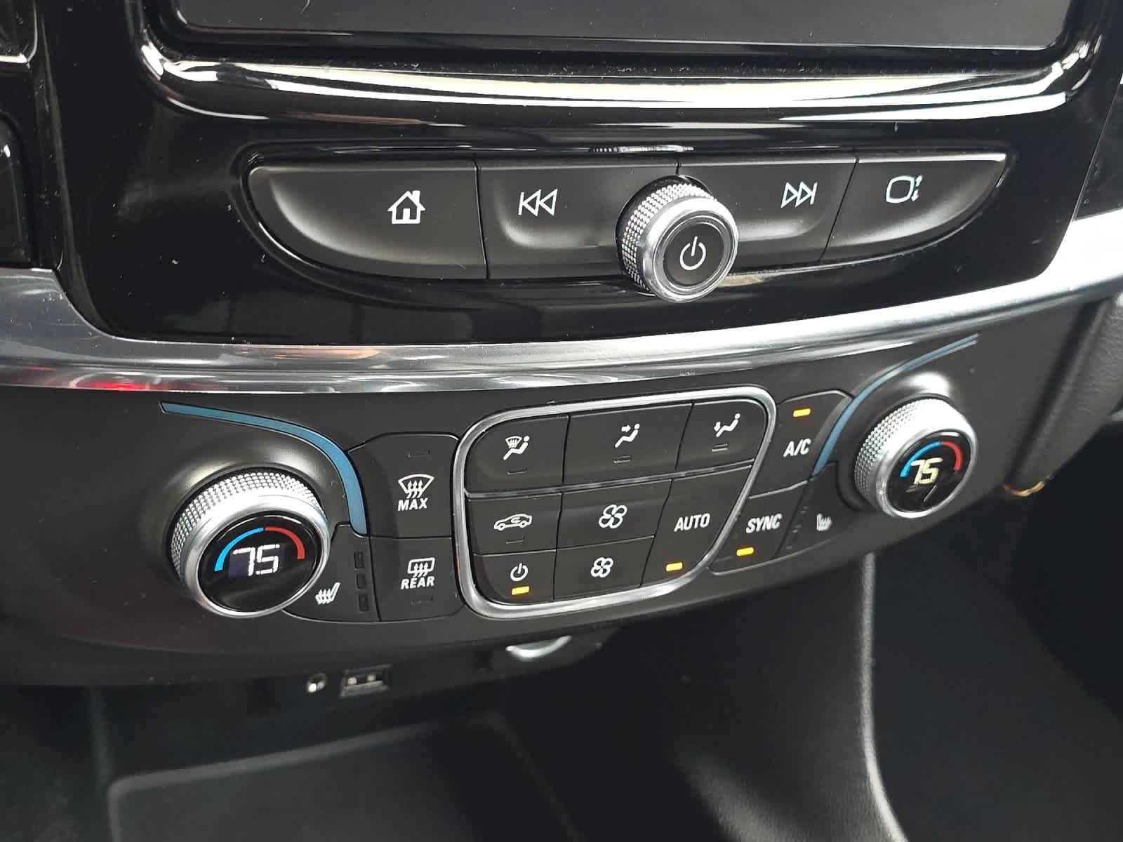 Thumbnail: 2021 Chevrolet Traverse - 22