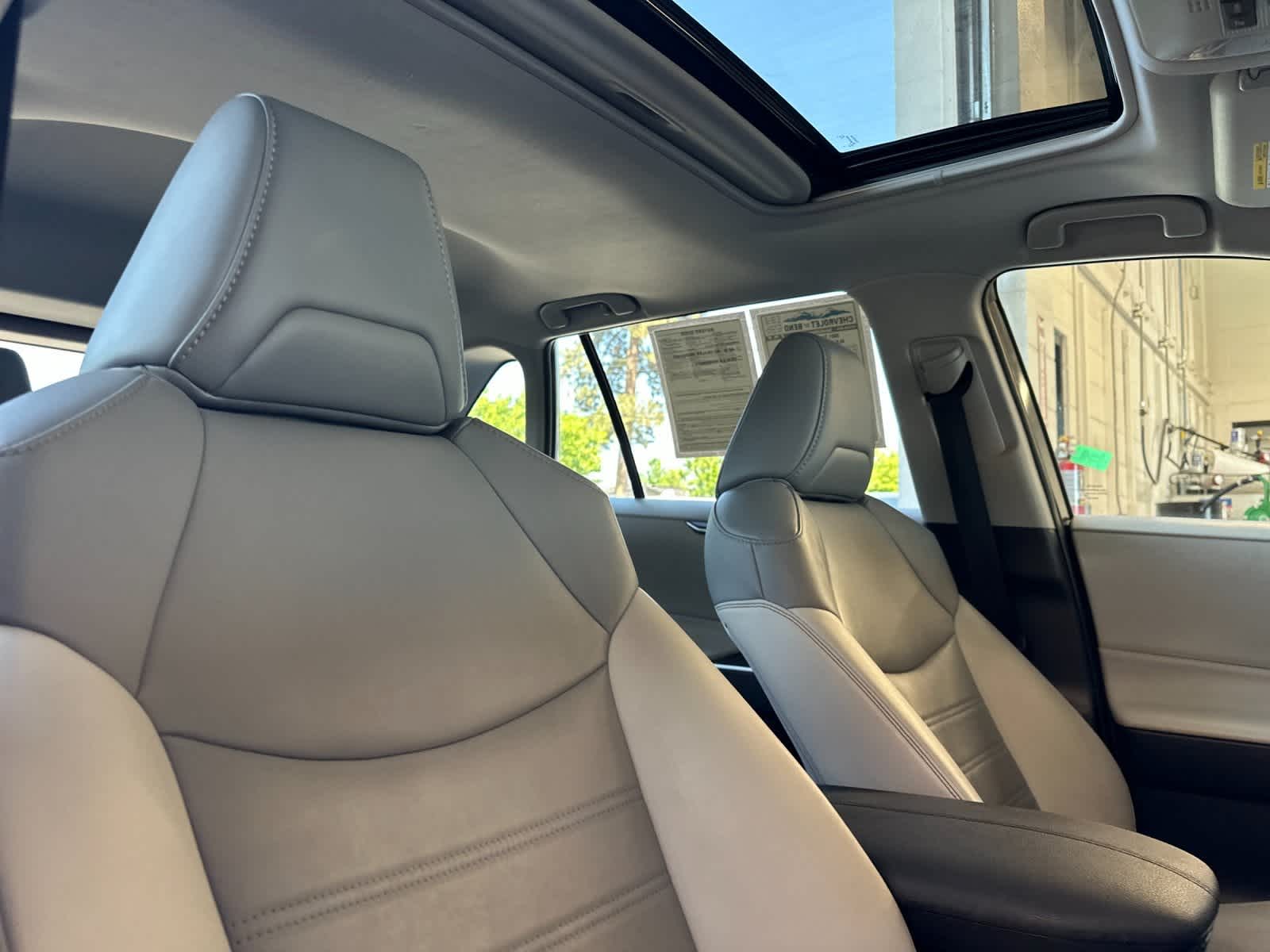 Thumbnail: 2021 Toyota RAV4 - 17