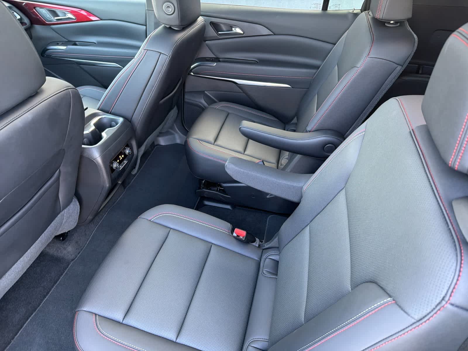 Thumbnail: 2025 Chevrolet Traverse - 4