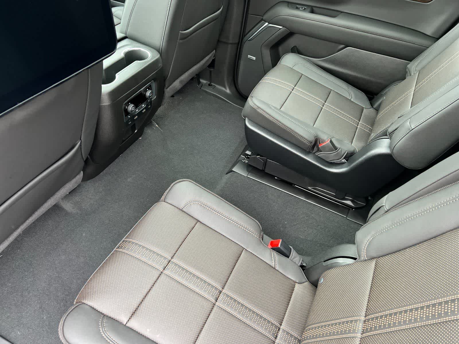 Thumbnail: 2026 Chevrolet Suburban - 4