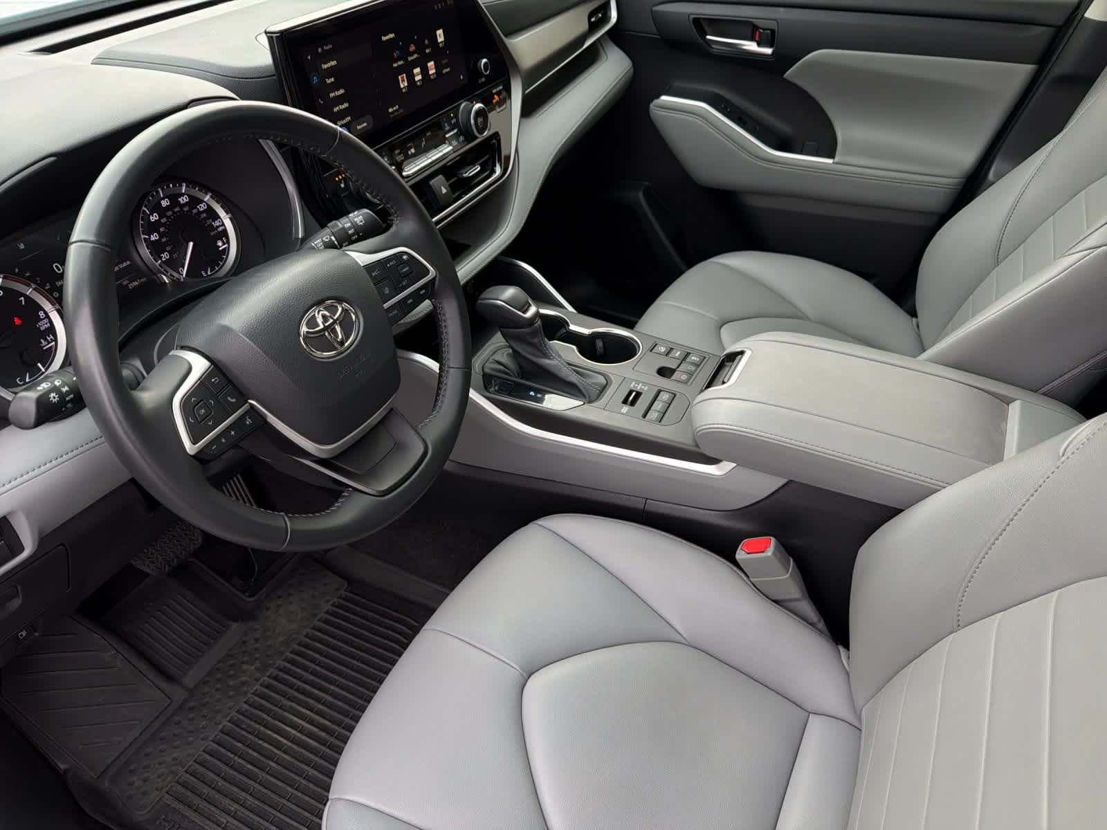 Thumbnail: 2023 Toyota Highlander - 11