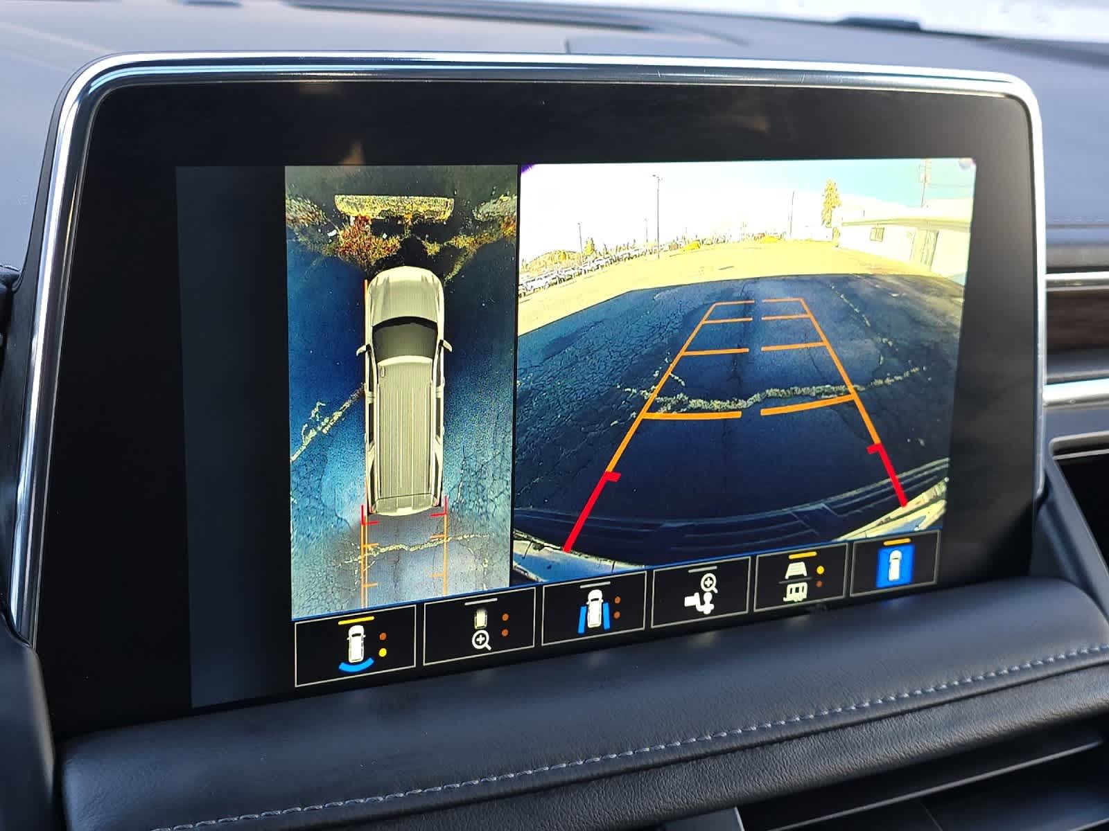 Thumbnail: 2022 Chevrolet Tahoe - 21