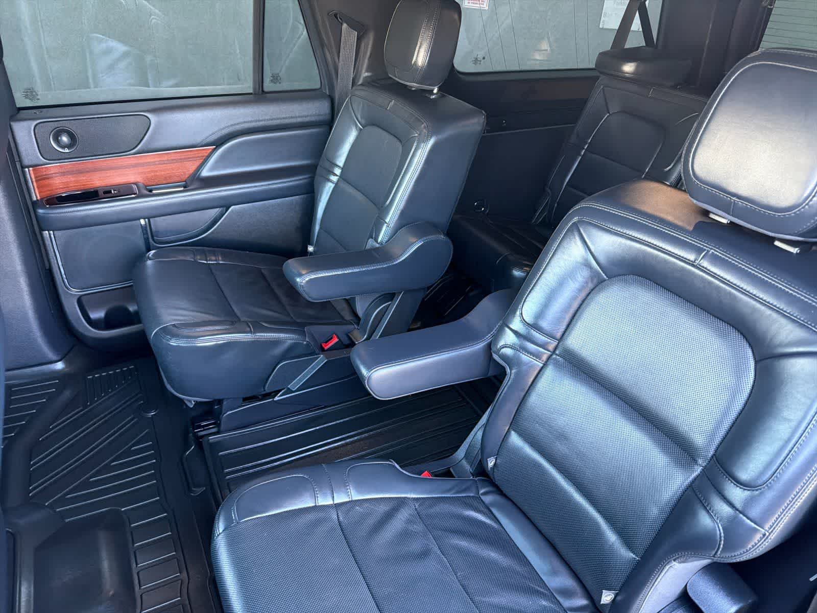 Thumbnail: 2022 Lincoln Navigator - 5