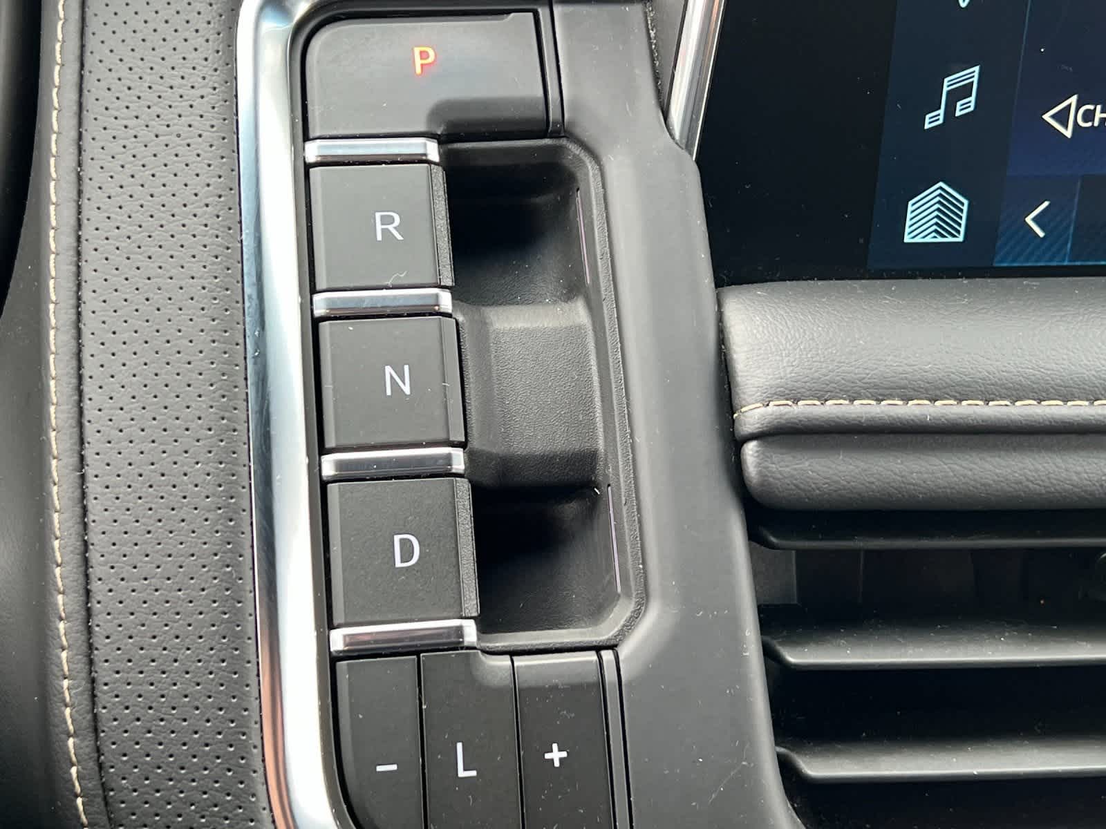 Thumbnail: 2023 Chevrolet Suburban - 22