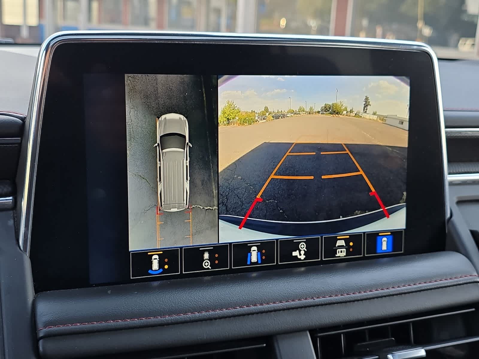 Thumbnail: 2022 Chevrolet Tahoe - 21