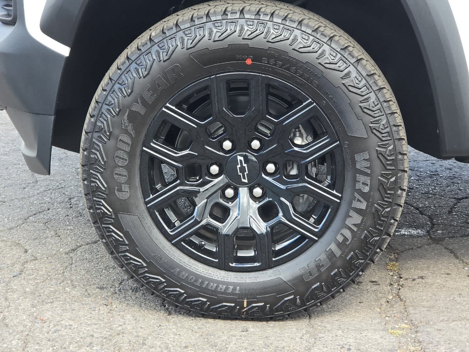 Thumbnail: 2026 Chevrolet Colorado - 25