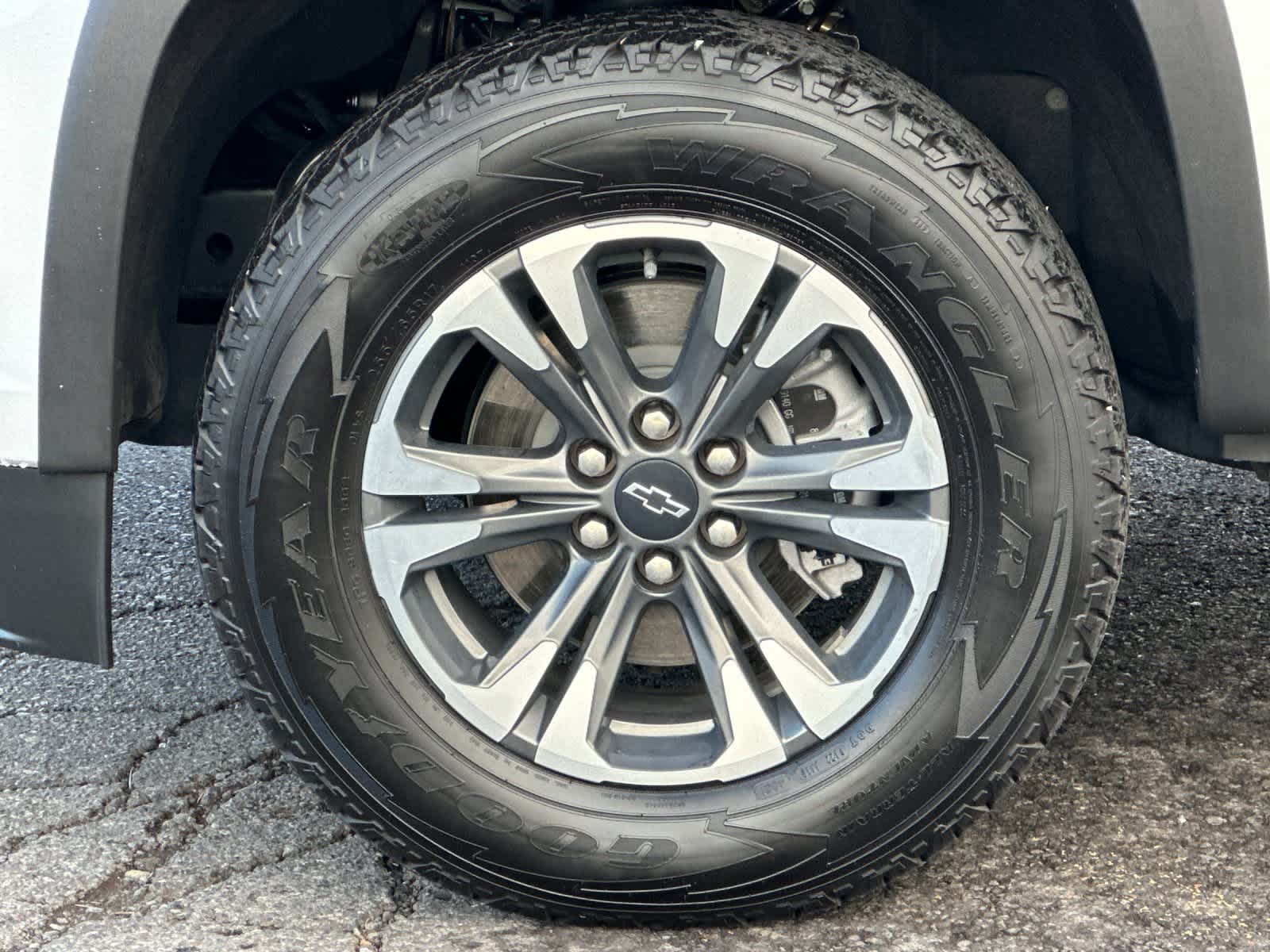 Thumbnail: 2022 Chevrolet Colorado - 25