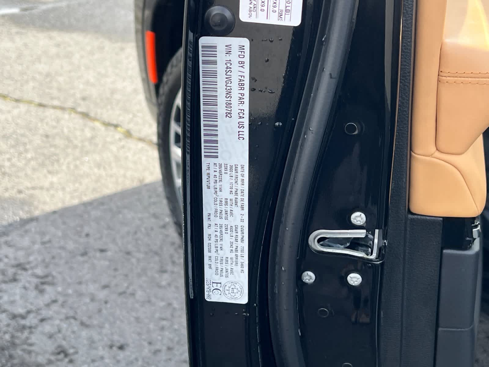 Thumbnail: 2022 Jeep Grand Wagoneer - 32