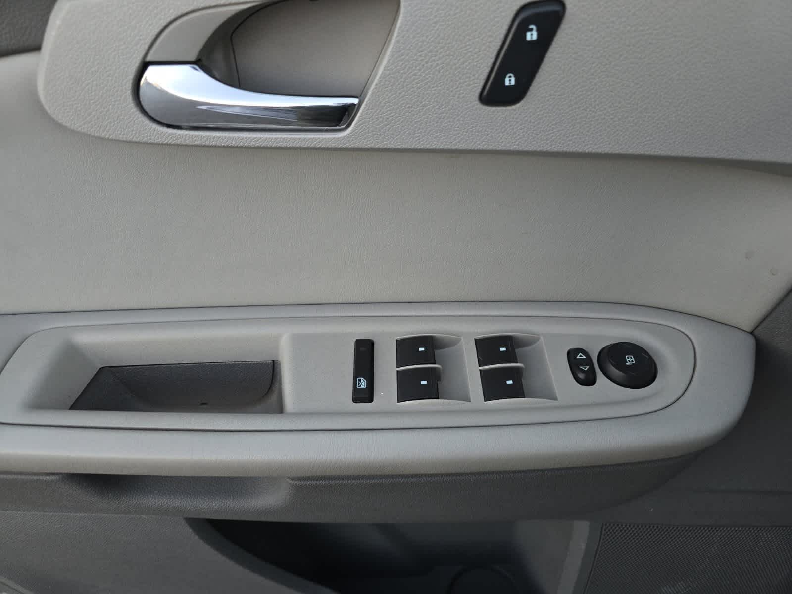 Thumbnail: 2010 Chevrolet Traverse - 12